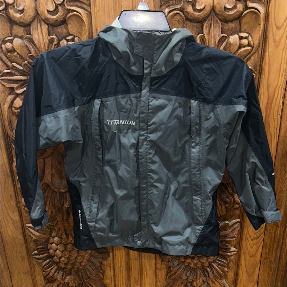EUC Columbia youth 8 raincoat